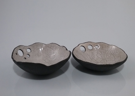 Coupelles rondes à trous en céramique Raku