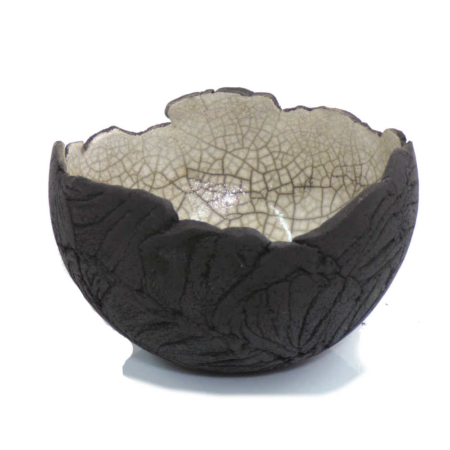 Coupelle ronde noire en céramique raku