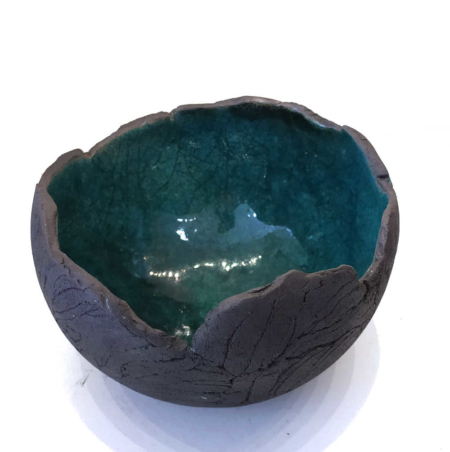 Coupelle ronde noire et turquoise en céramique raku