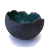 Coupelle ronde noire et turquoise en céramique raku