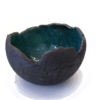 Coupelle ronde noire et turquoise en céramique raku